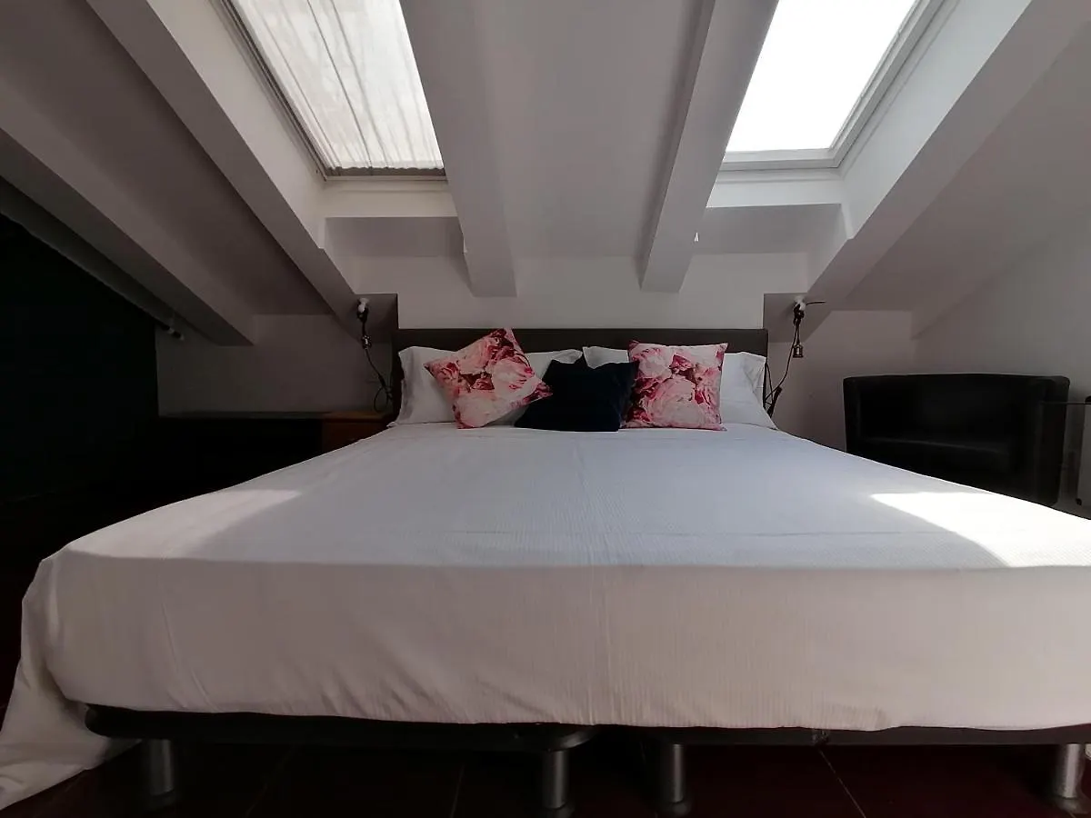 Appartement Mercanti Attic Version à Milan 0*,